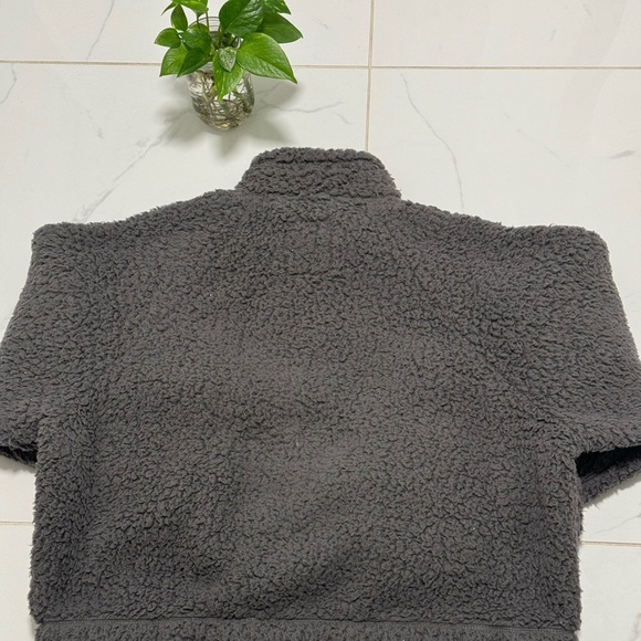 Holister - Picture 3 of 3